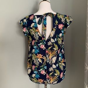 Tropical 🌴 Top with Cute Back!